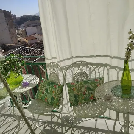 ホステル Casa Amari Zisa パレルモ